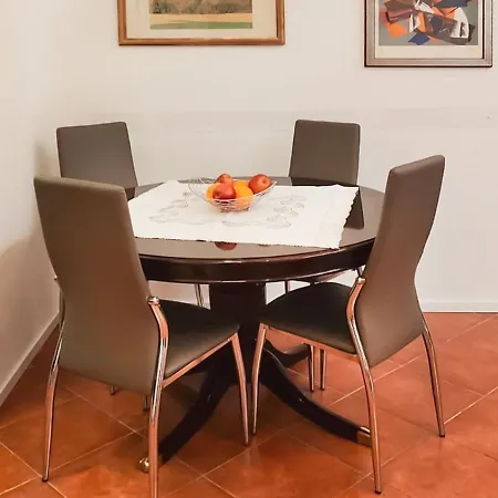 Domus Chiara Al Colosseo * Rome