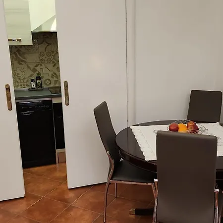 Domus Chiara Al Colosseo * Rome