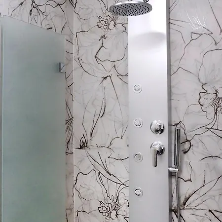 Domus Chiara Al Colosseo * Rome