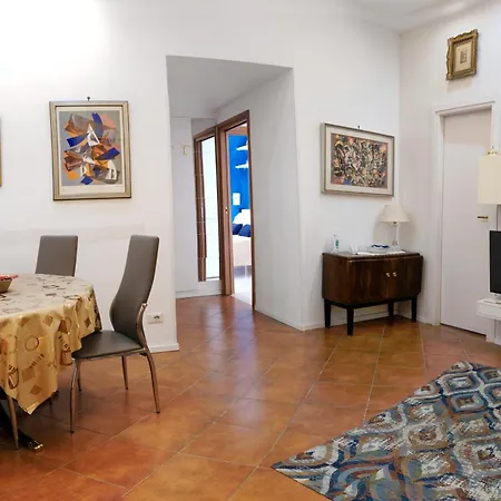 Domus Chiara Al Colosseo Appartement