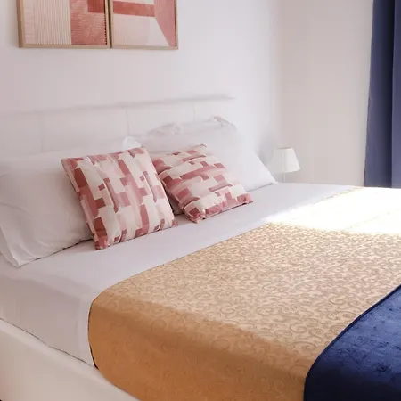 Domus Chiara Al Colosseo Appartement *