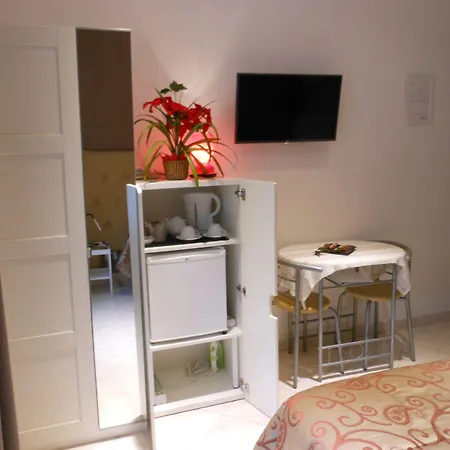 Domus Chiara Al Colosseo *