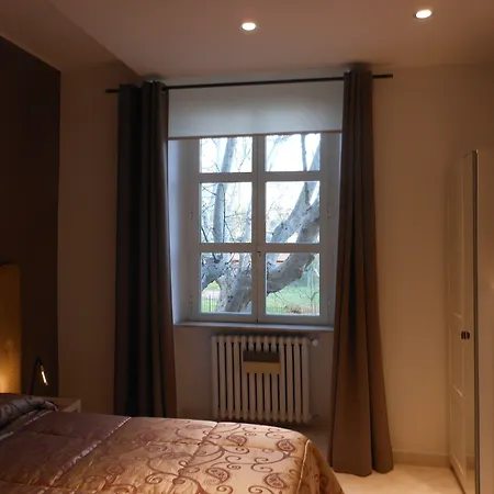 Domus Chiara Al Colosseo * Rome