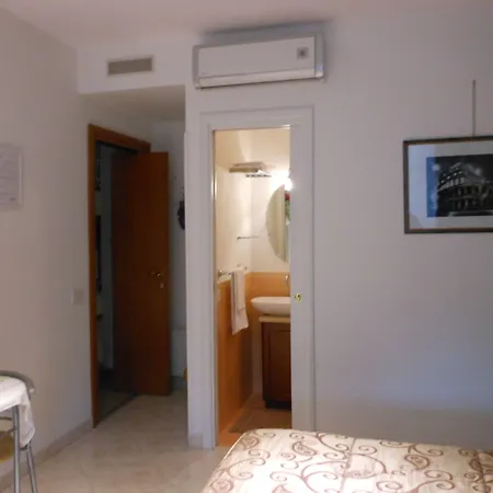 Domus Chiara Al Colosseo