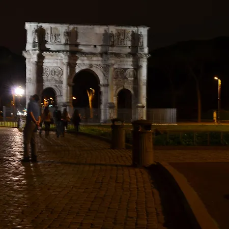 Domus Chiara Al Colosseo * Rome