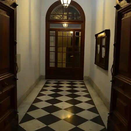 Domus Chiara Al Colosseo Appartement *