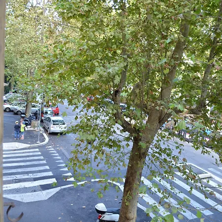 Domus Chiara Al Colosseo Appartement *