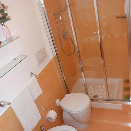 Domus Chiara Al Colosseo Rome