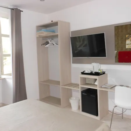 Domus Chiara Al Colosseo Appartement *