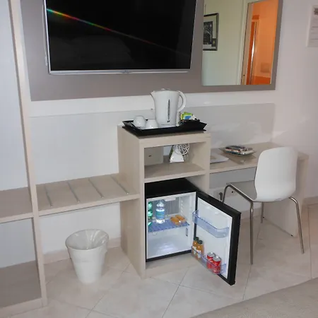 Domus Chiara Al Colosseo *