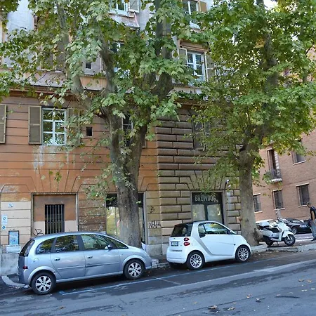 Domus Chiara Al Colosseo *