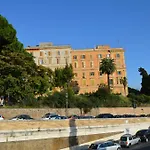 アパート Domus Chiara Al Colosseo ローマ
