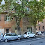 Domus Chiara Al Colosseo *