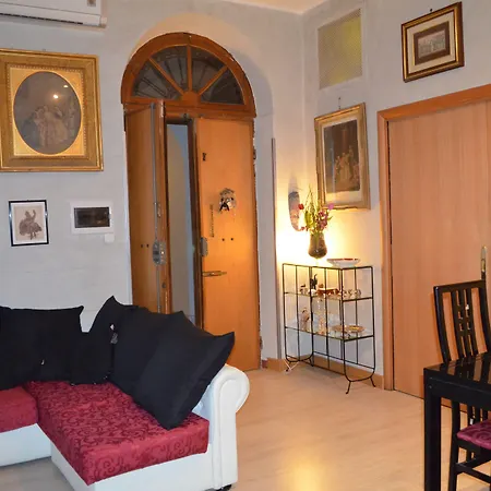 Domus Chiara Al Colosseo Rom