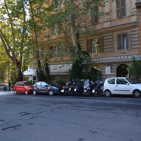 Domus Chiara Al Colosseo Apartman