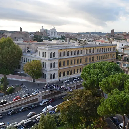 Domus Chiara Al Colosseo *
