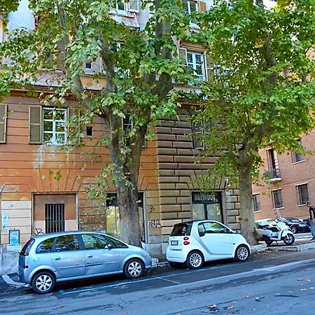 Domus Chiara Al Colosseo דירה