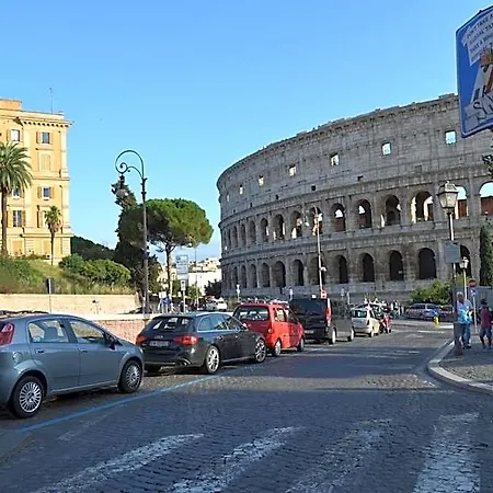 Domus Chiara Al Colosseo *