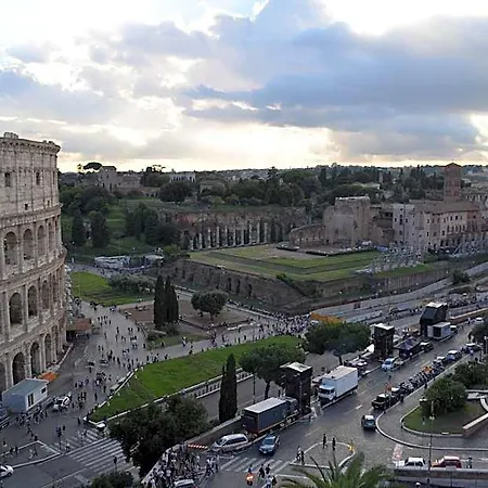 דירה Domus Chiara Al Colosseo רומא