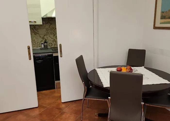 Domus Chiara Al Colosseo * Ρώμη