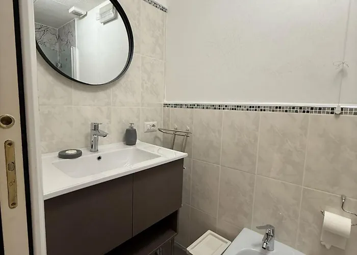 Domus Chiara Al Colosseo *