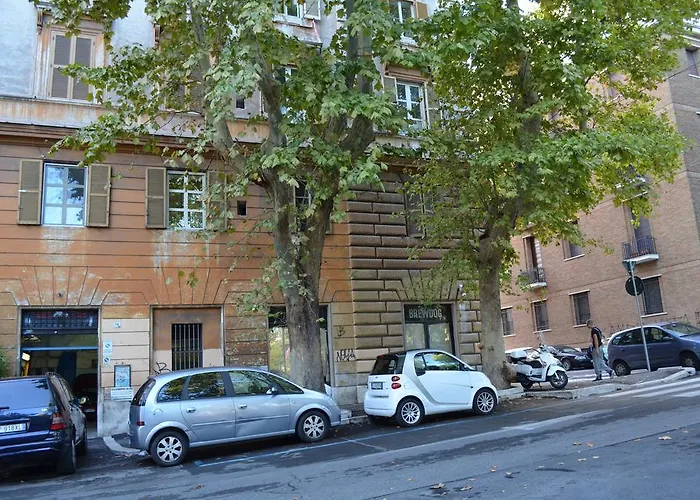 Domus Chiara Al Colosseo *